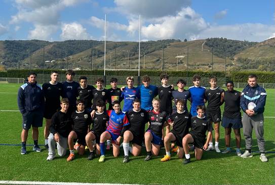 Une image contenant plein air, ciel, herbe, personneLe contenu généré par l’IA peut être incorrect.